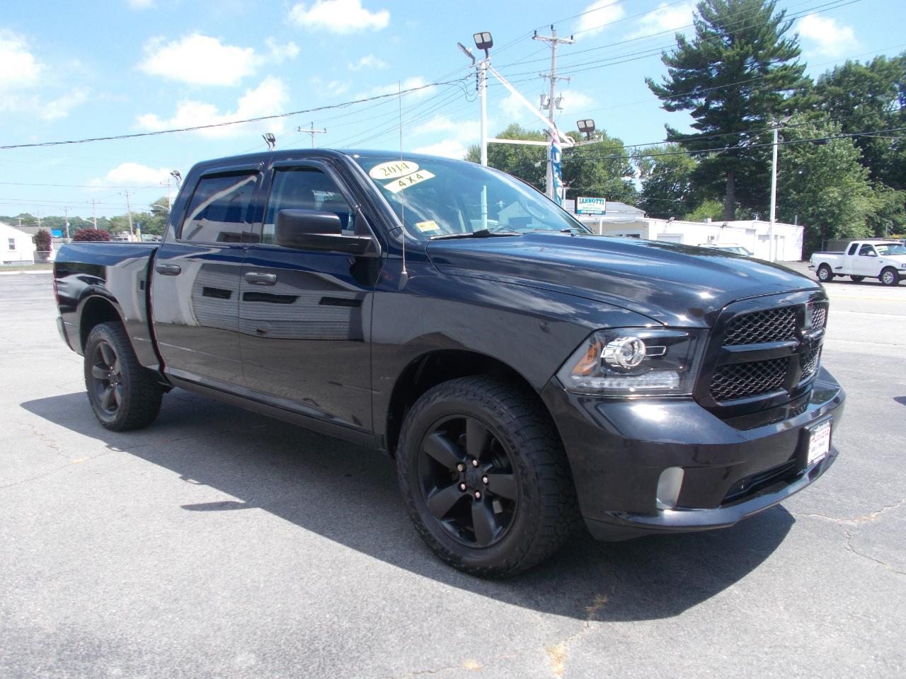 RAM 1500 4WD Crew Cab 140.5" Express 2014