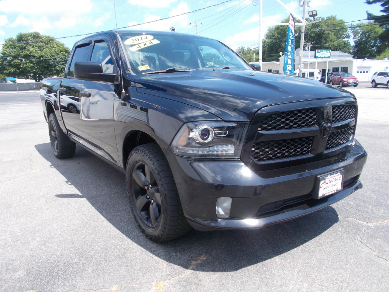 RAM 1500 4WD Crew Cab 140.5" Express 2014