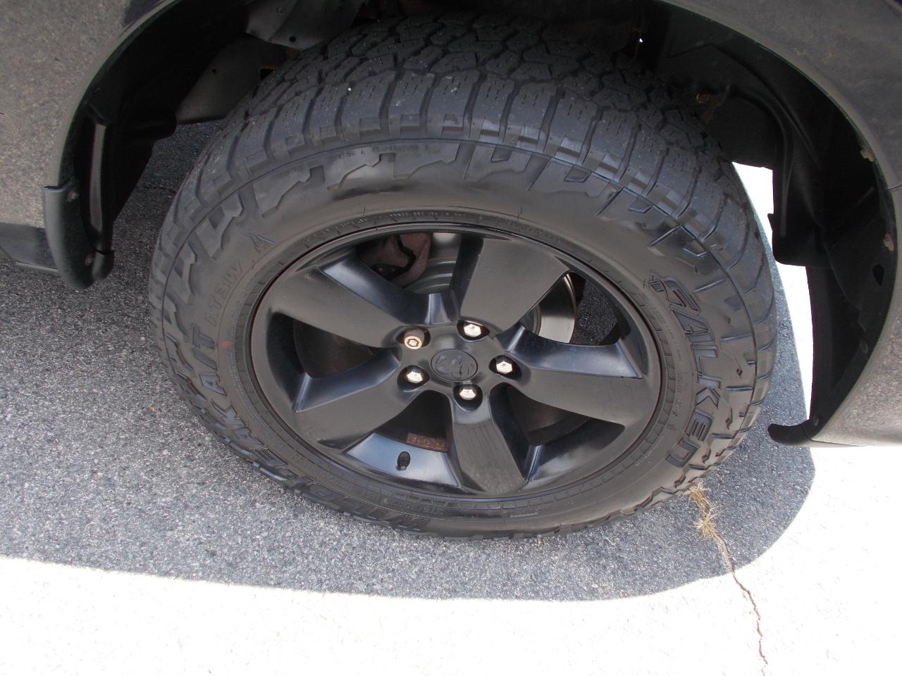 RAM 1500 4WD Crew Cab 140.5" Express 2014