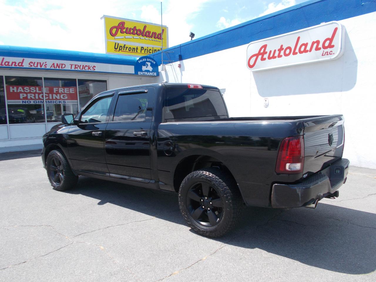 RAM 1500 4WD Crew Cab 140.5" Express 2014