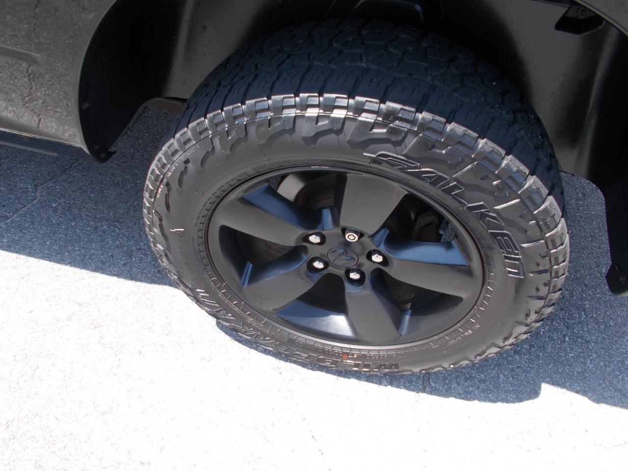 RAM 1500 4WD Crew Cab 140.5" Express 2014