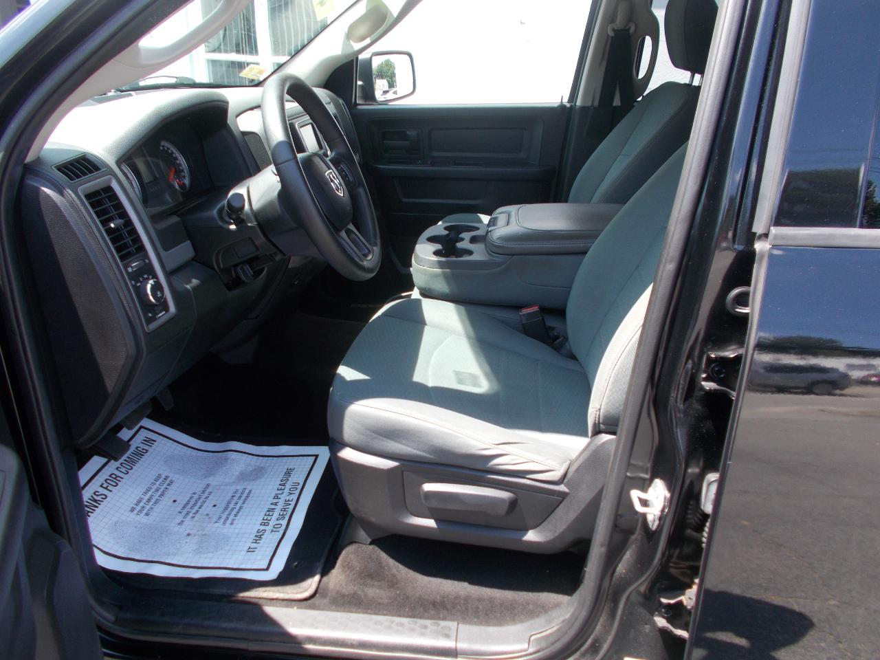 RAM 1500 4WD Crew Cab 140.5" Express 2014