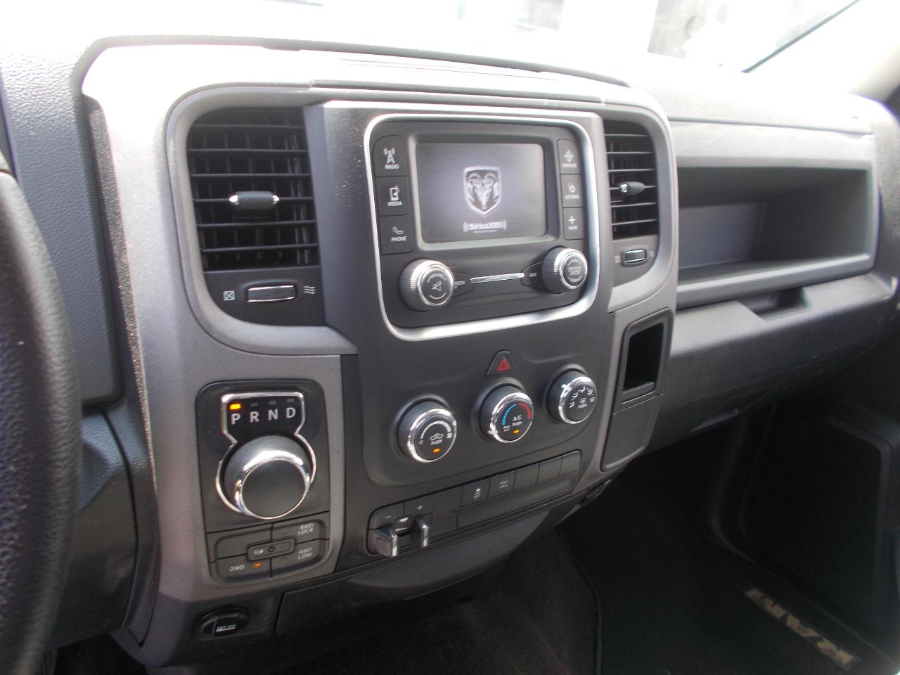 RAM 1500 4WD Crew Cab 140.5" Express 2014