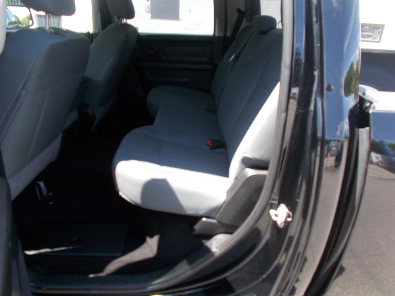 RAM 1500 4WD Crew Cab 140.5" Express 2014