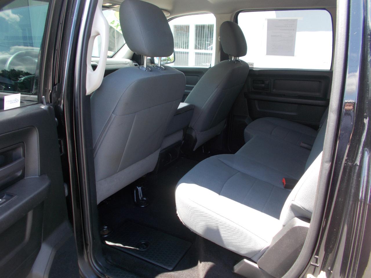 RAM 1500 4WD Crew Cab 140.5" Express 2014