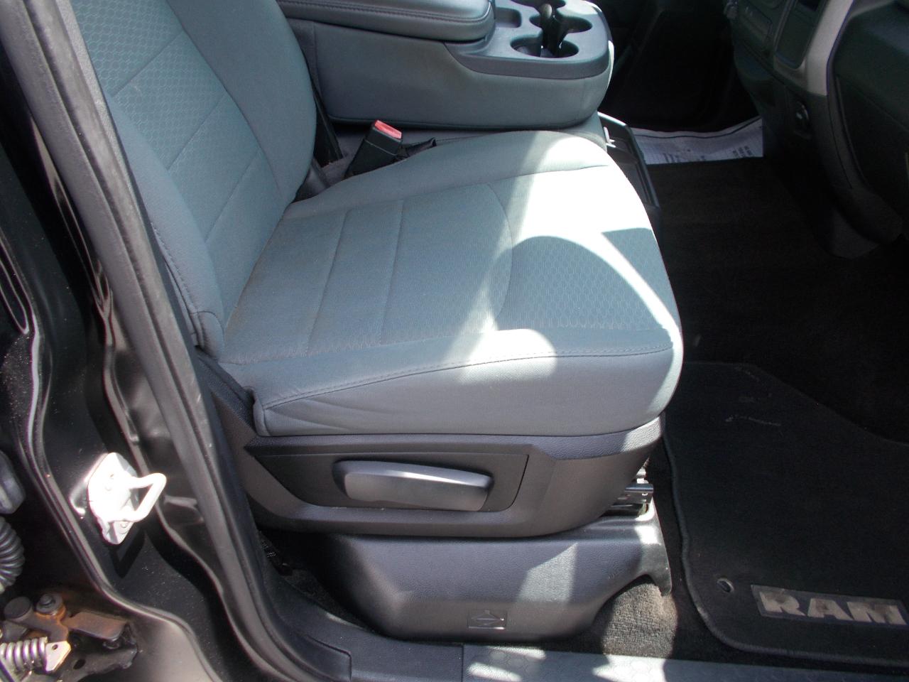 RAM 1500 4WD Crew Cab 140.5" Express 2014