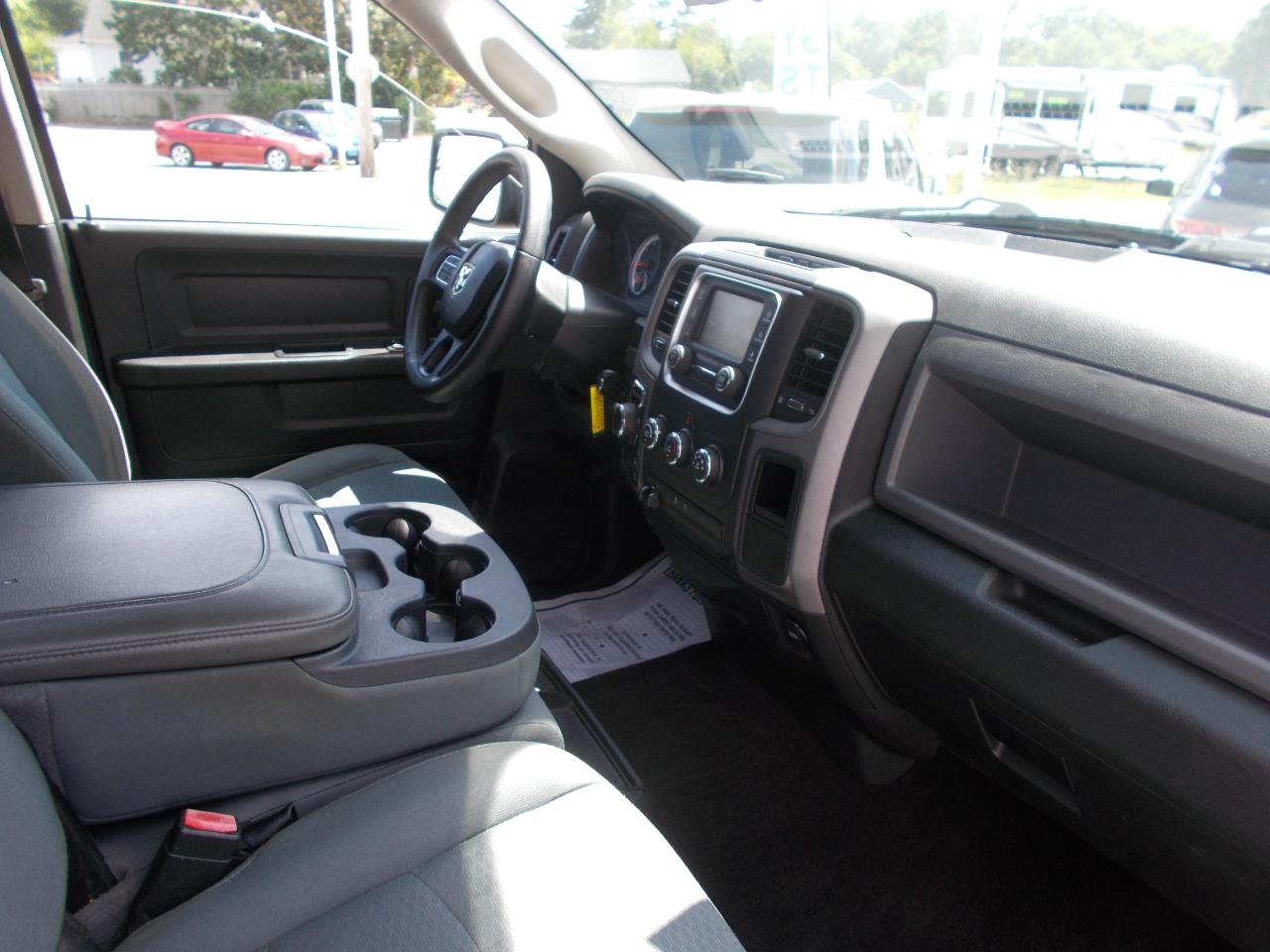 RAM 1500 4WD Crew Cab 140.5" Express 2014