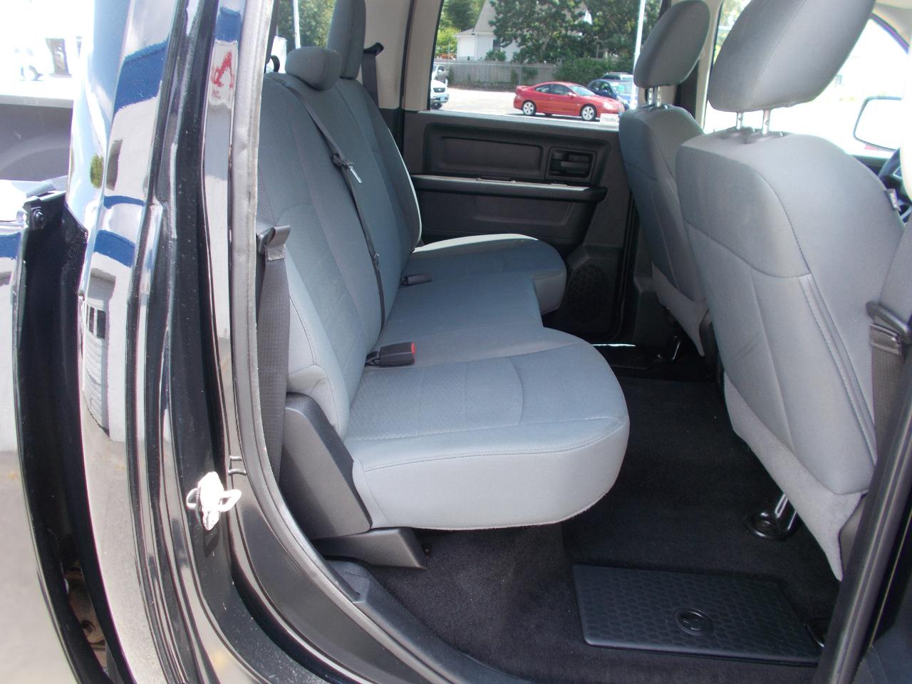 RAM 1500 4WD Crew Cab 140.5" Express 2014