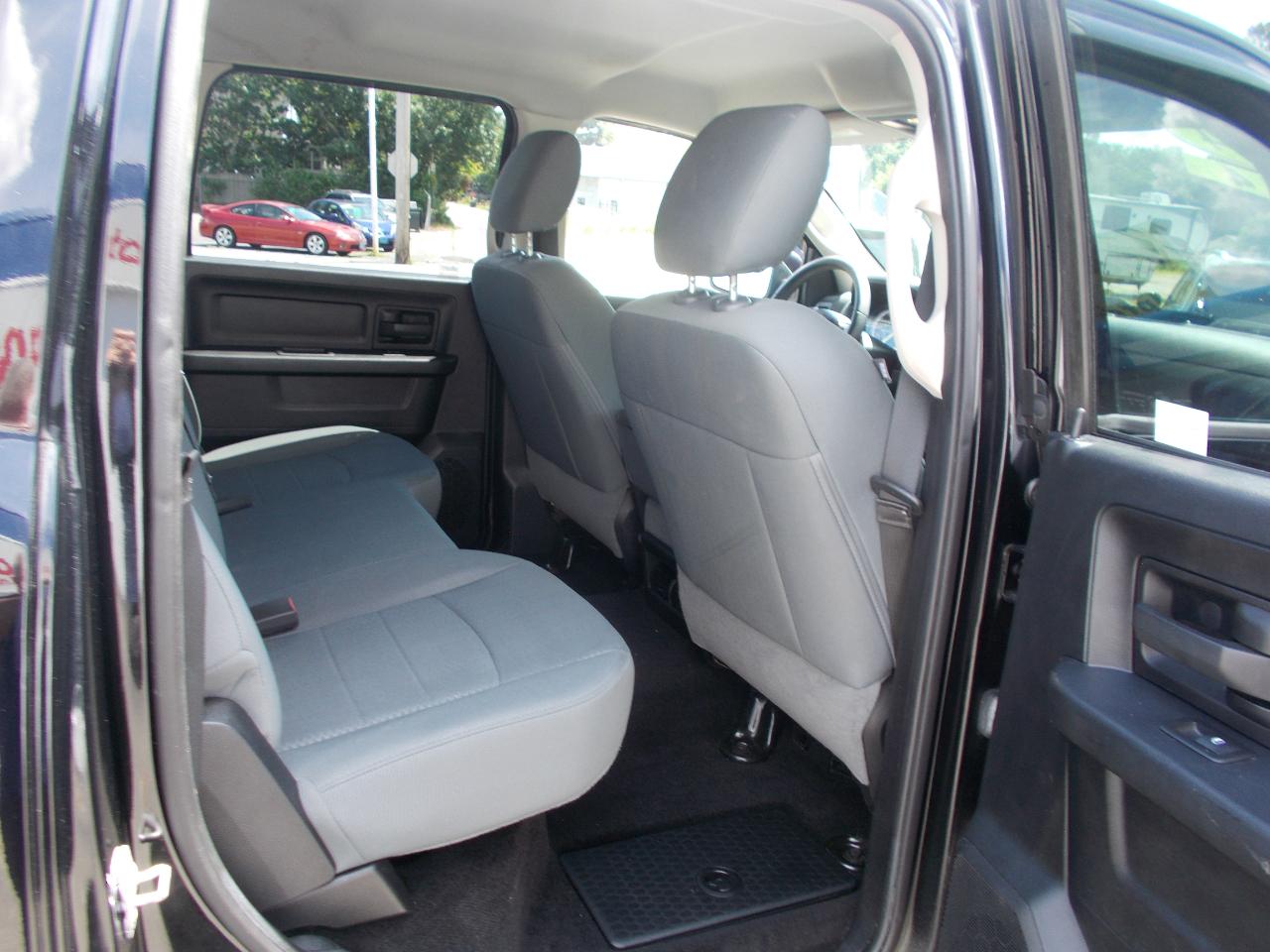 RAM 1500 4WD Crew Cab 140.5" Express 2014