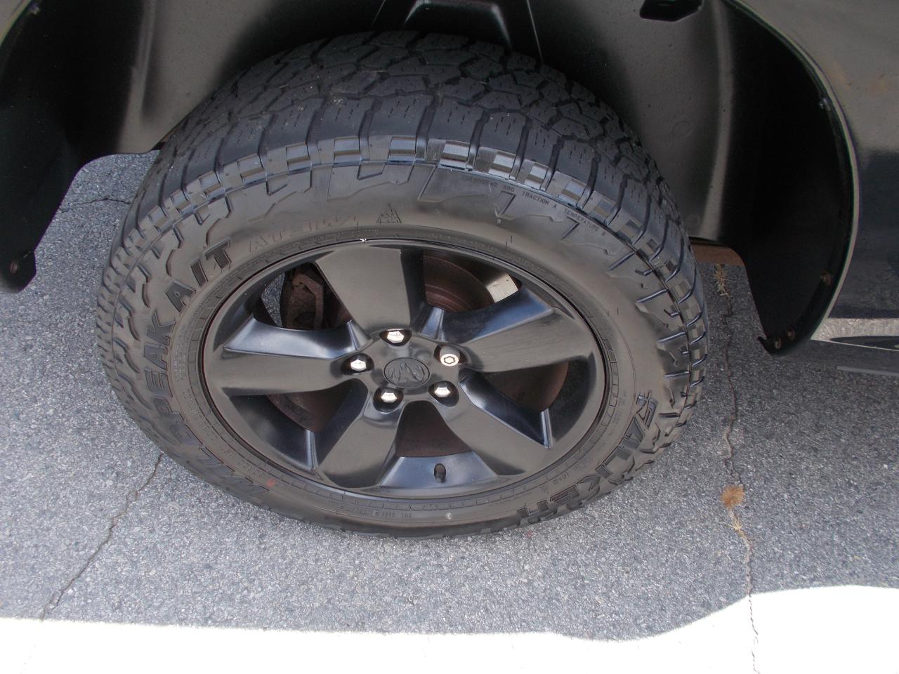 RAM 1500 4WD Crew Cab 140.5" Express 2014
