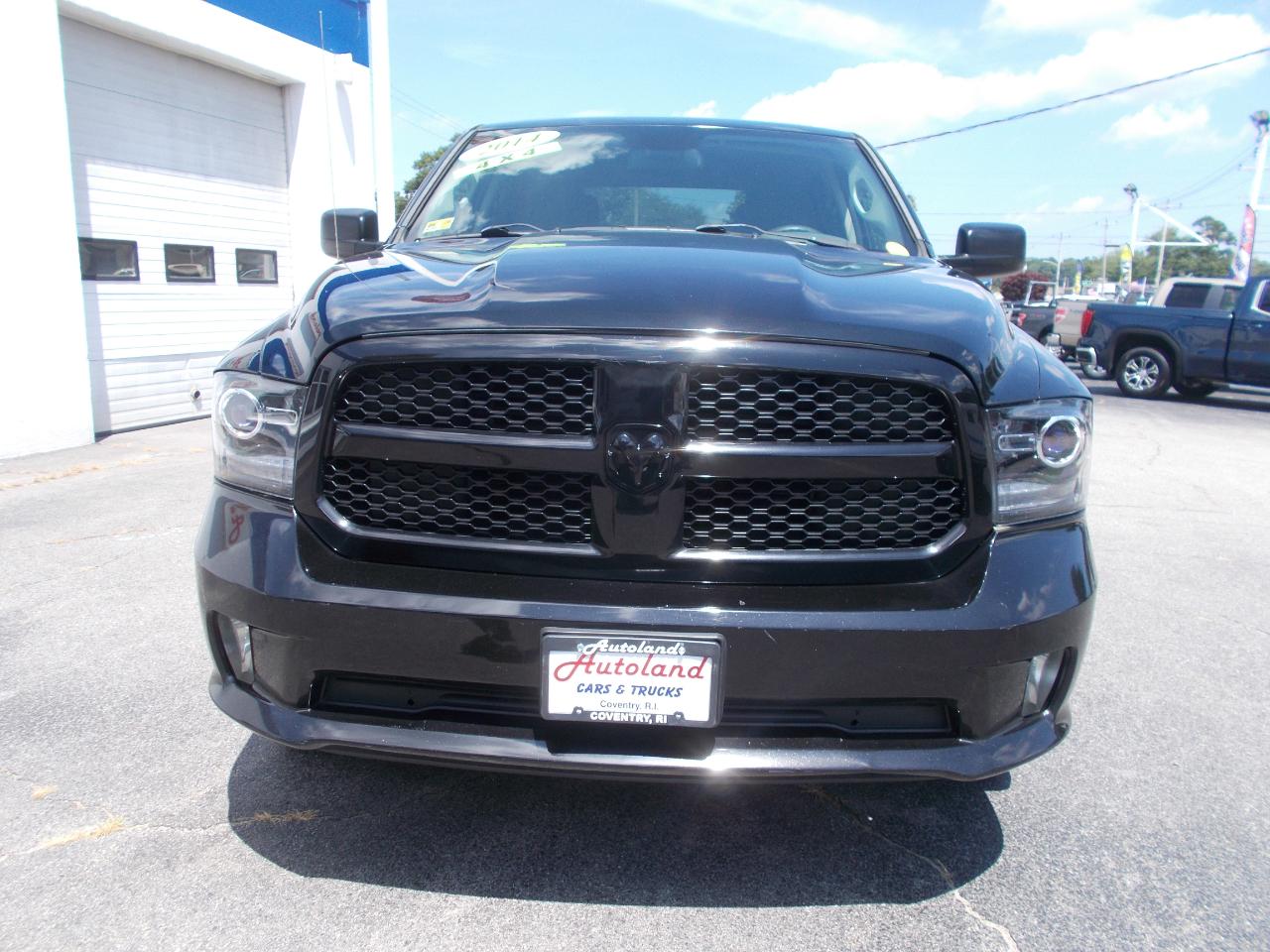 RAM 1500 4WD Crew Cab 140.5" Express 2014