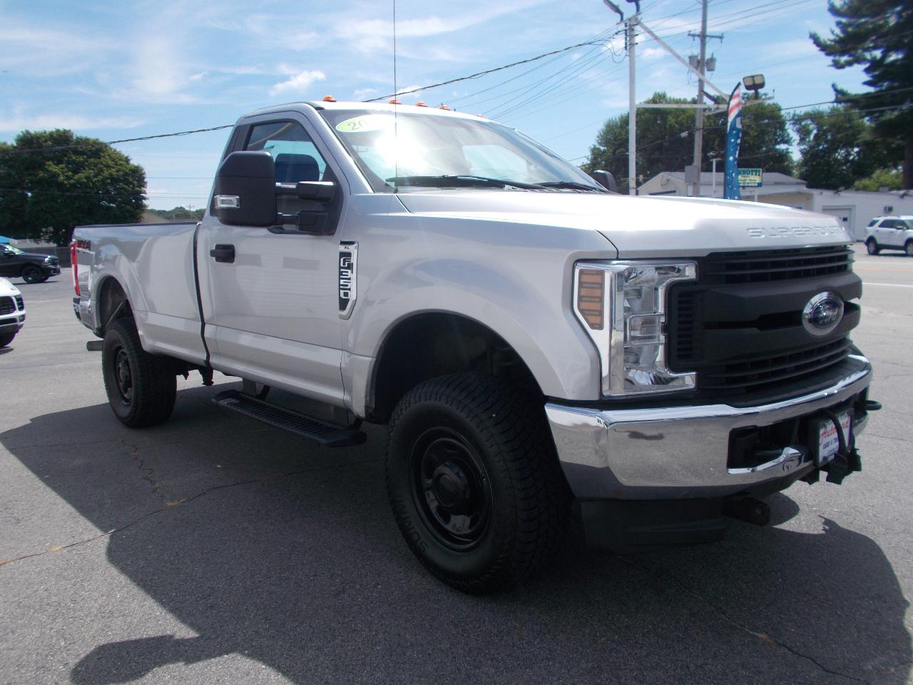 Ford Super Duty F-350 SRW XL 4WD Reg Cab 8' Box 2018