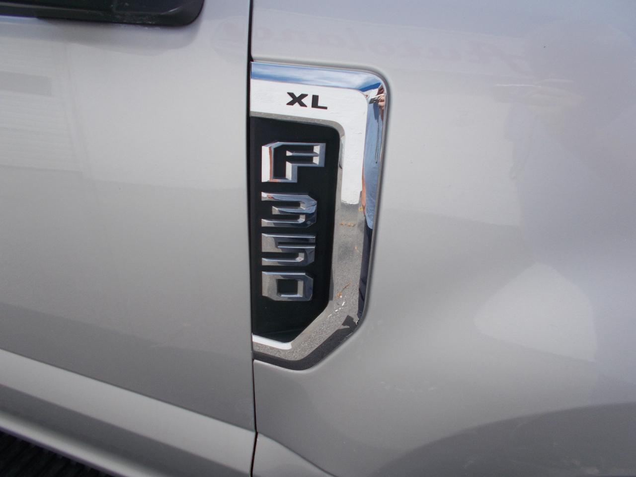 Ford Super Duty F-350 SRW XL 4WD Reg Cab 8' Box 2018