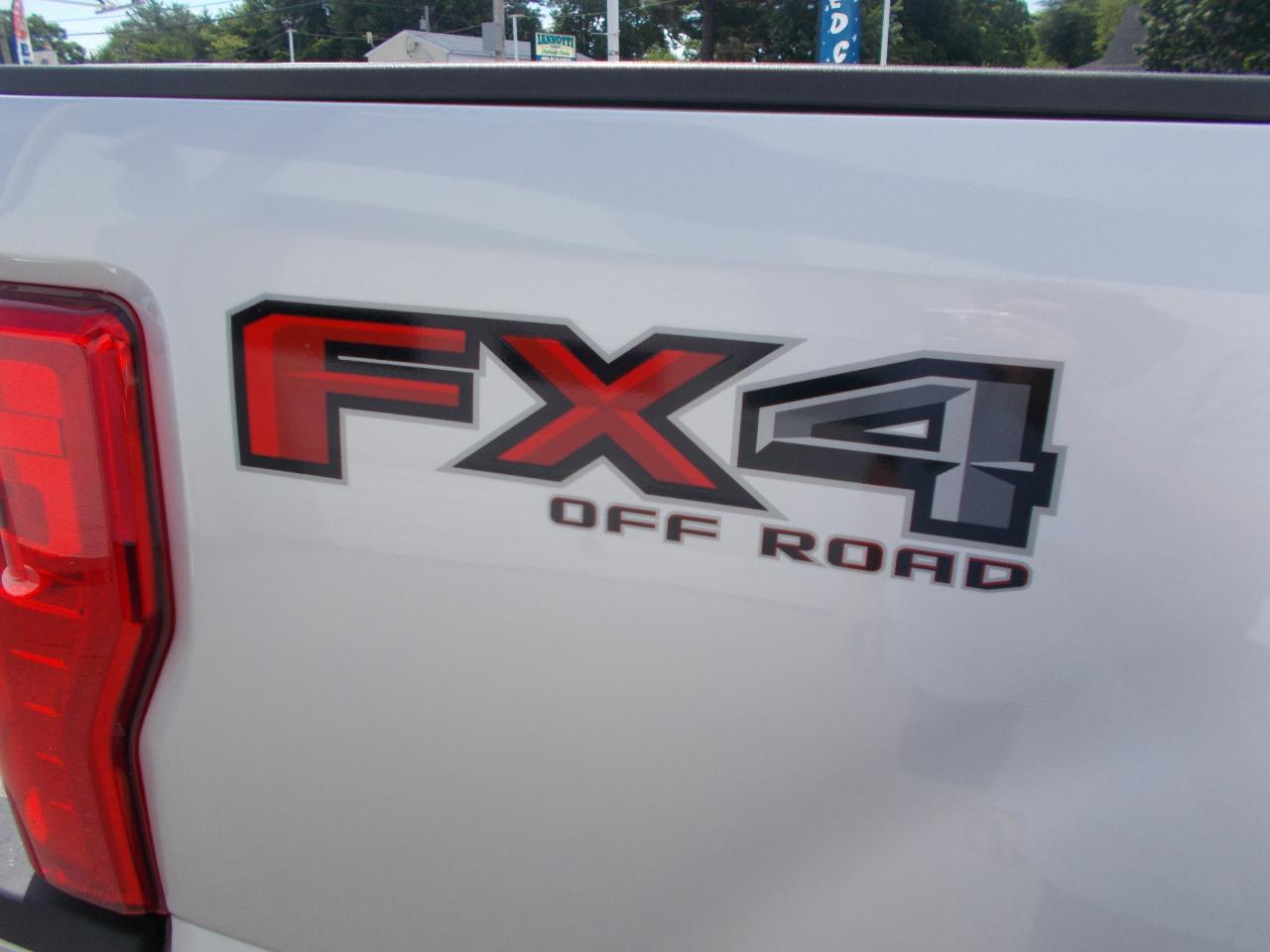 Ford Super Duty F-350 SRW XL 4WD Reg Cab 8' Box 2018