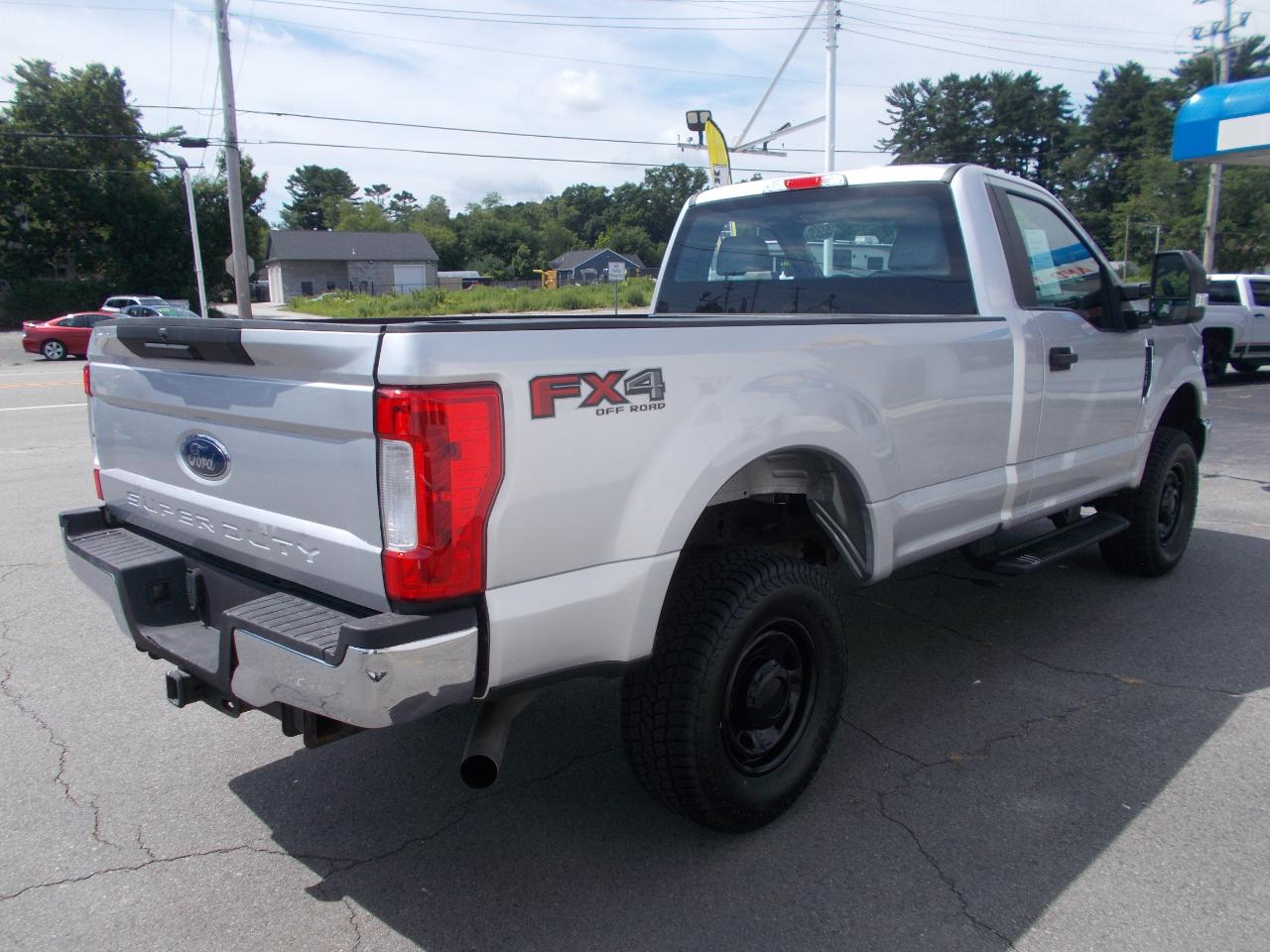 Ford Super Duty F-350 SRW XL 4WD Reg Cab 8' Box 2018