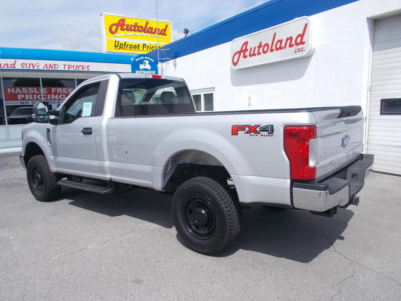 Ford Super Duty F-350 SRW XL 4WD Reg Cab 8' Box 2018