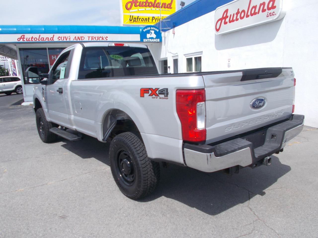 Ford Super Duty F-350 SRW XL 4WD Reg Cab 8' Box 2018