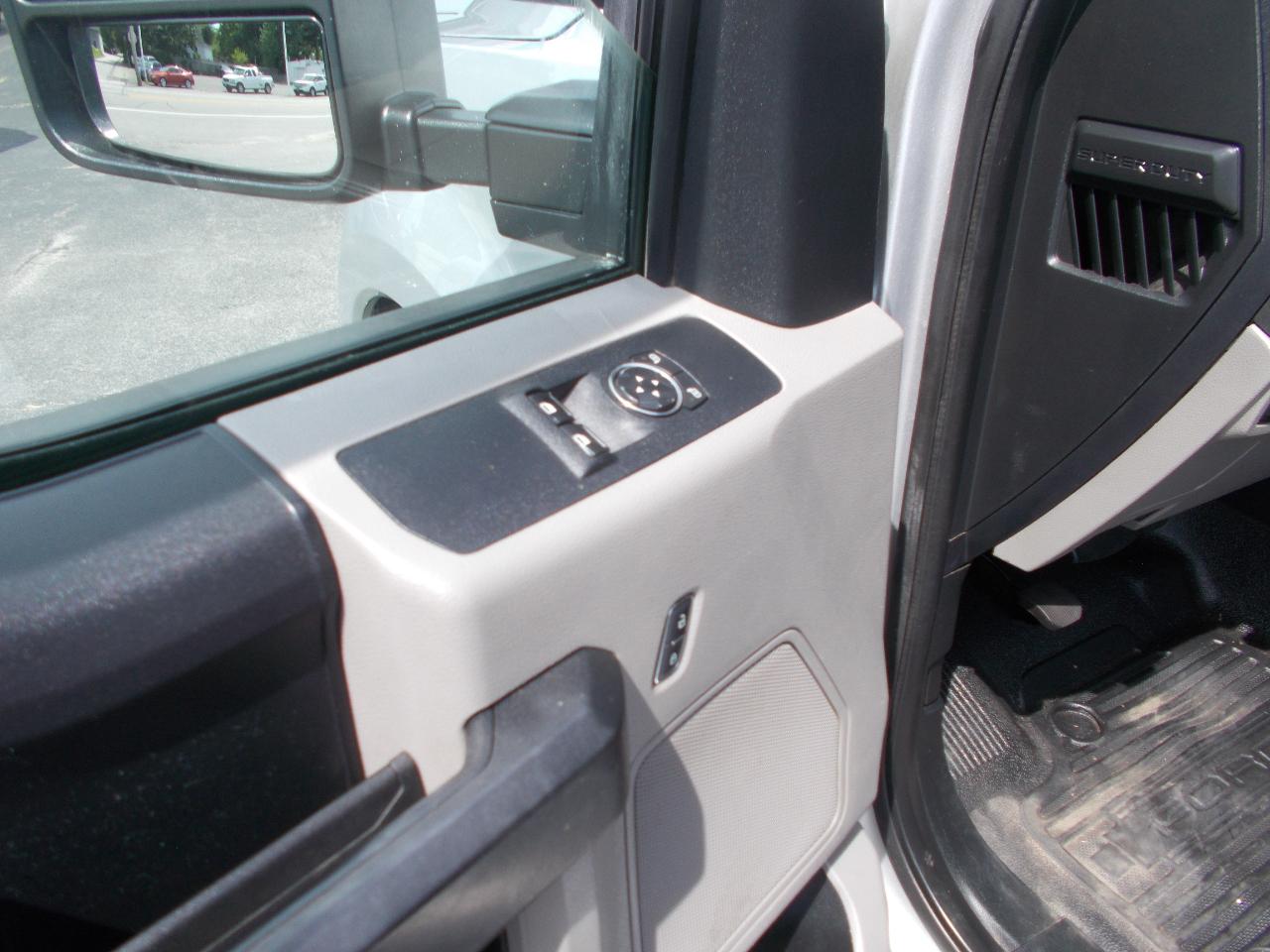 Ford Super Duty F-350 SRW XL 4WD Reg Cab 8' Box 2018