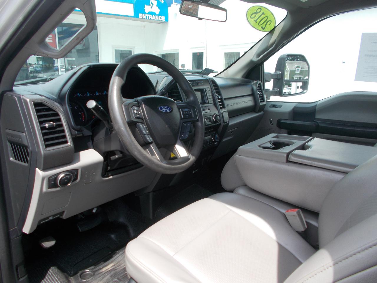 Ford Super Duty F-350 SRW XL 4WD Reg Cab 8' Box 2018