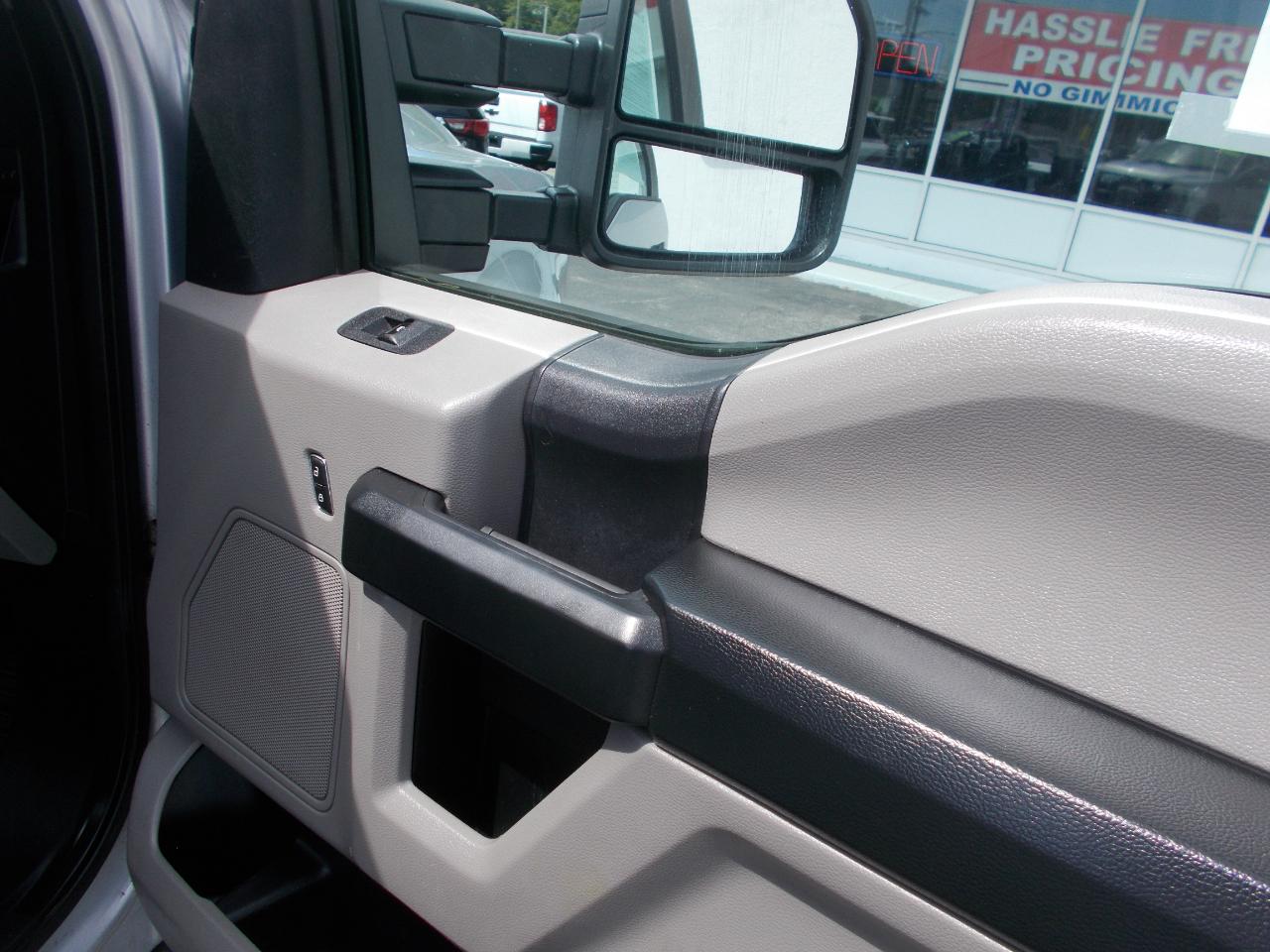 Ford Super Duty F-350 SRW XL 4WD Reg Cab 8' Box 2018