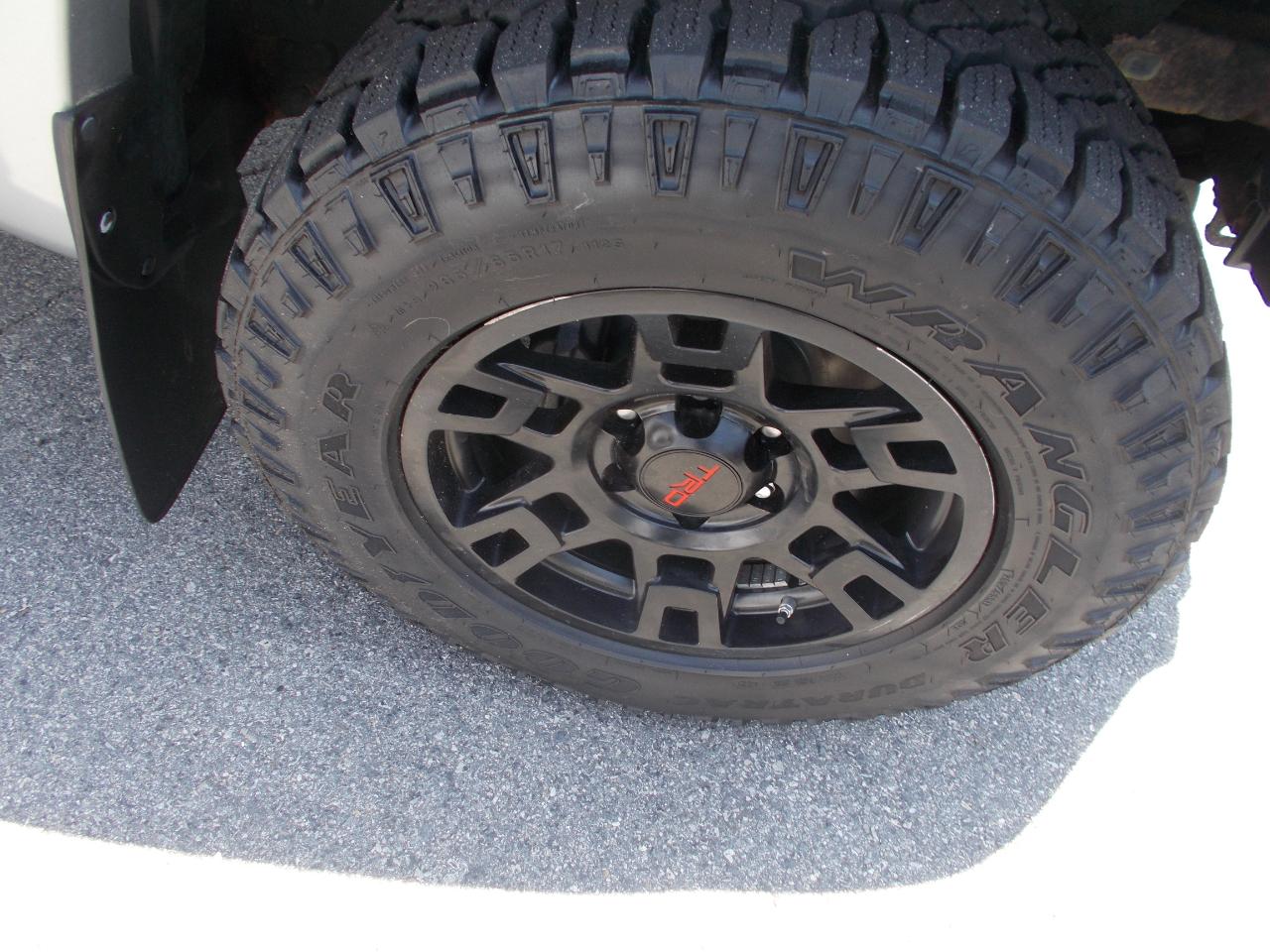 Toyota Tacoma 4WD Double Cab V6 MT (Natl) 2014
