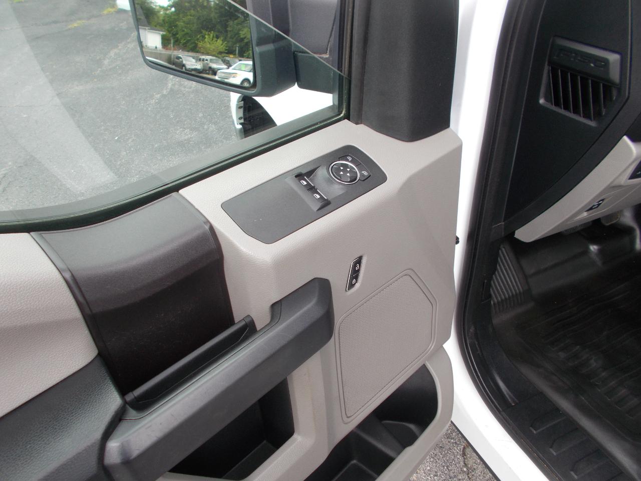 Ford F-150 XLT 2WD Reg Cab 8' Box 2019