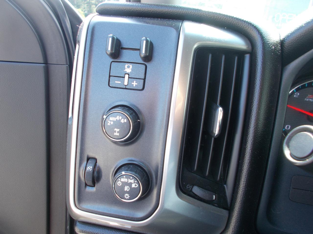 Chevrolet Silverado 1500 4WD Crew Cab 143.5" LT w/2LT 2018