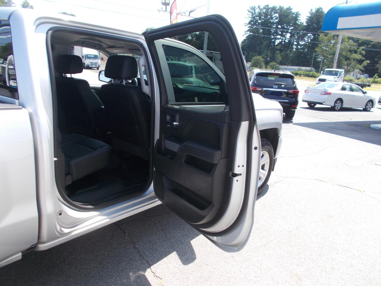 Chevrolet Silverado 1500 4WD Crew Cab 143.5" LT w/2LT 2018