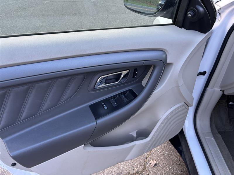 Ford Taurus SEL FWD 2012 Ford Taurus SEL FWD 2012