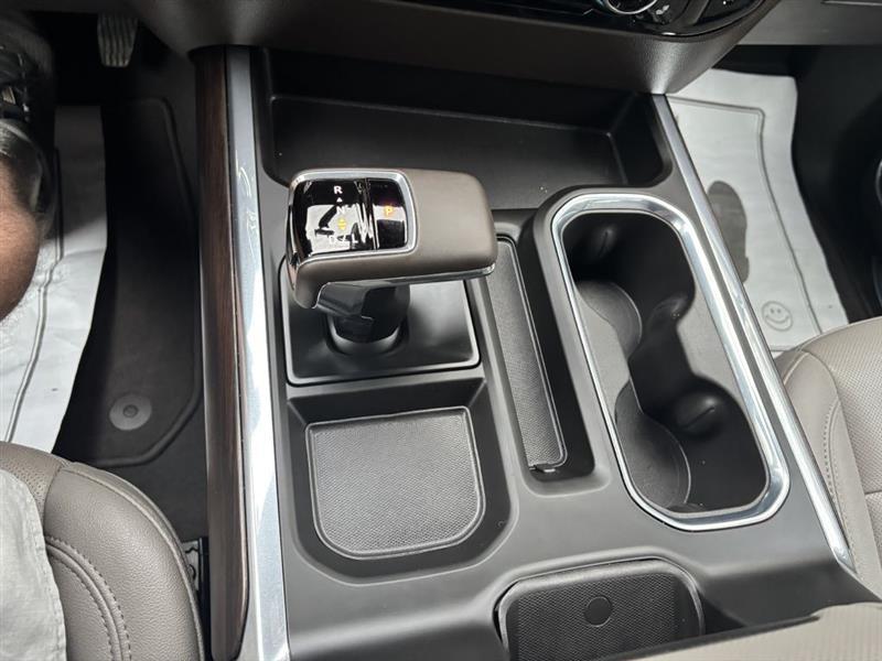 GMC Sierra 1500 SLT Crew Cab 4WD 2025