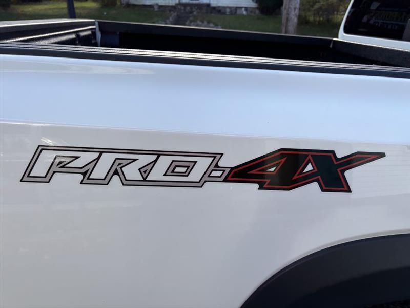 Nissan Frontier PRO-4X Crew Cab 4WD 2026