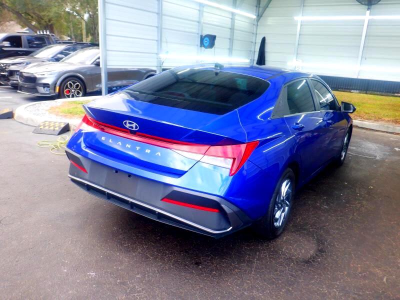 Hyundai Elantra SEL 2024
