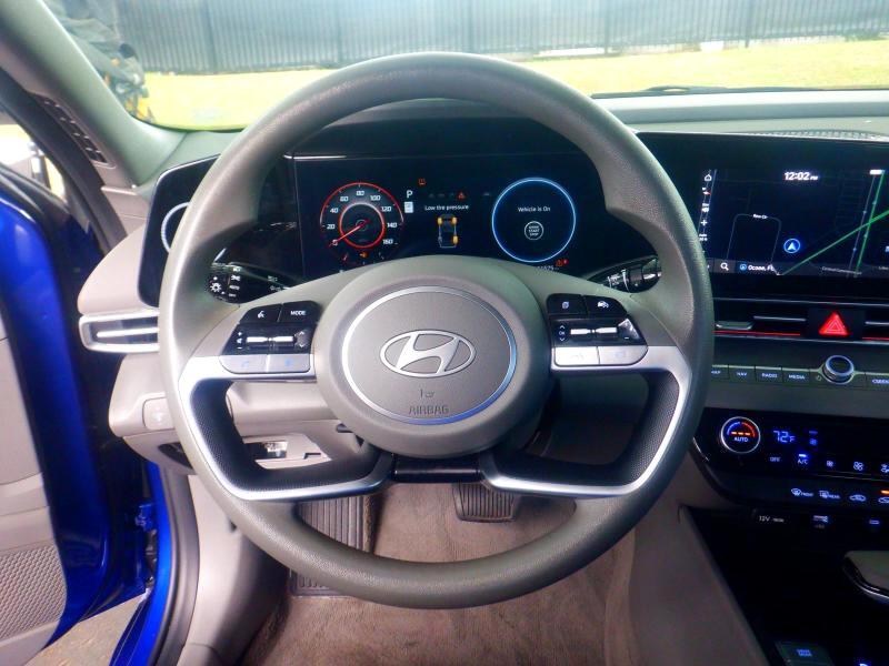 Hyundai Elantra SEL 2024