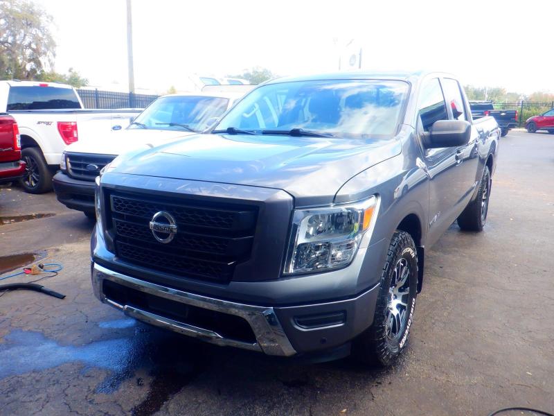 Nissan Titan  2022