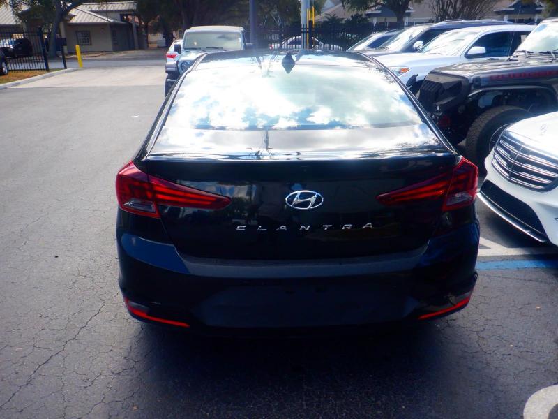 Hyundai Elantra SEL 2020