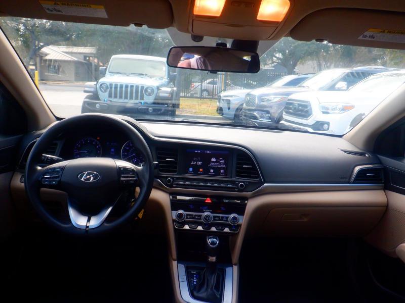 Hyundai Elantra SEL 2020