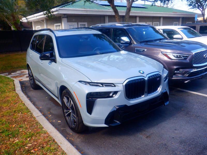 BMW X7 M60i 2024