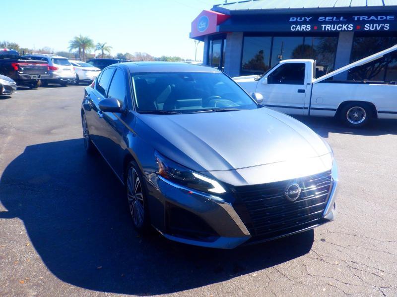 Nissan Altima  2023
