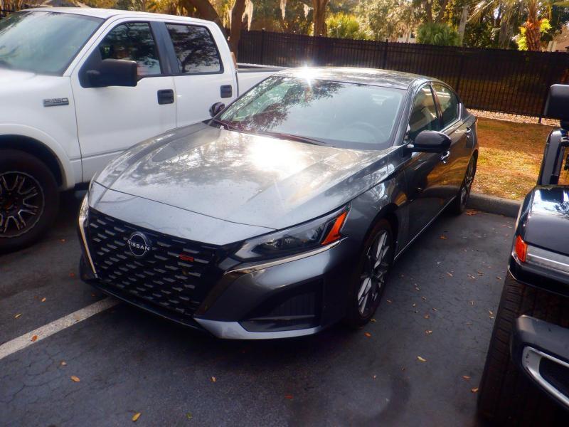 Nissan Altima  2023