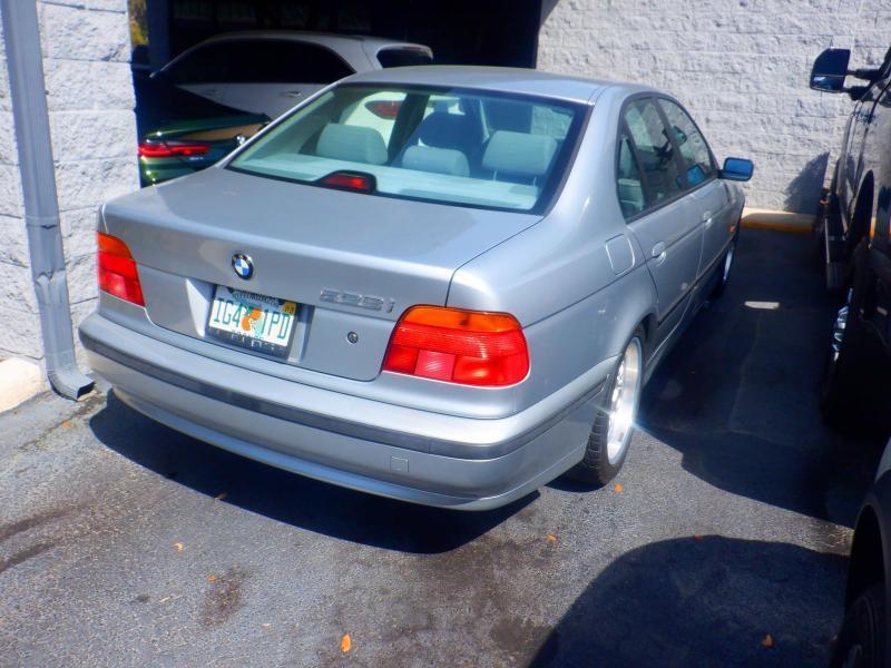 BMW 5-Series 528i 1998
