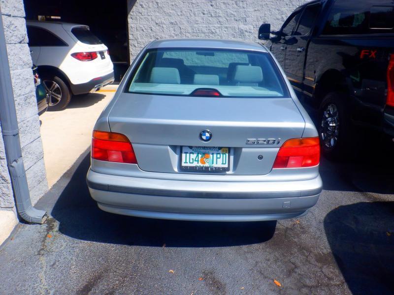 BMW 5-Series 528i 1998