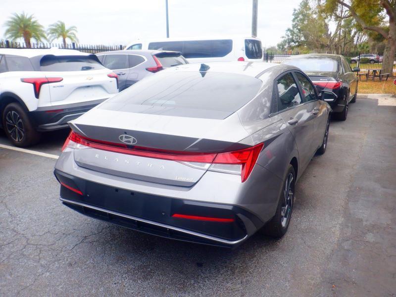 Hyundai Elantra Limited 2024