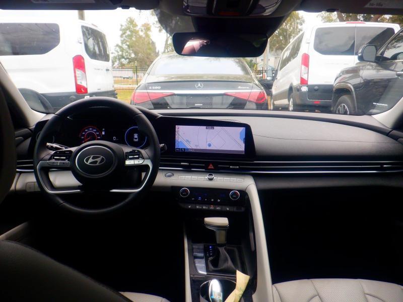 Hyundai Elantra Limited 2024