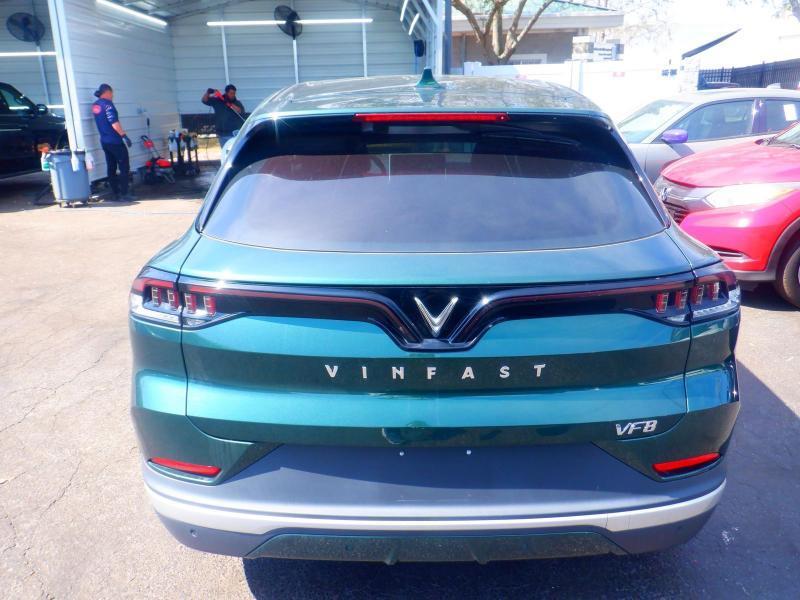 VinFast VF 8  2023