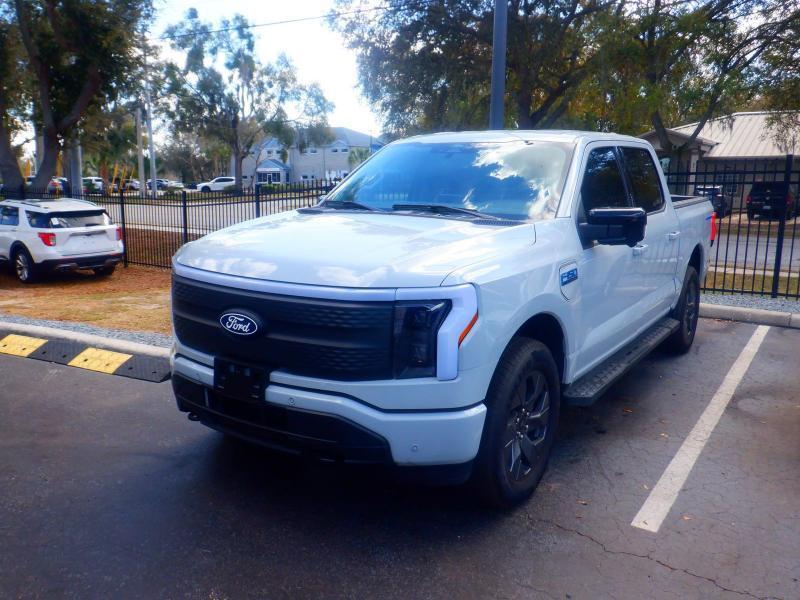 Ford F-150 Lightning  2024