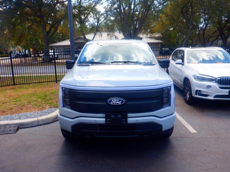 Ford F-150 Lightning  2024