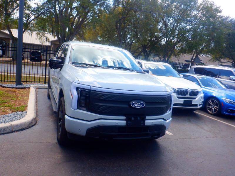 Ford F-150 Lightning  2024