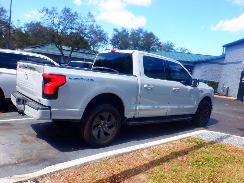 Ford F-150 Lightning  2024