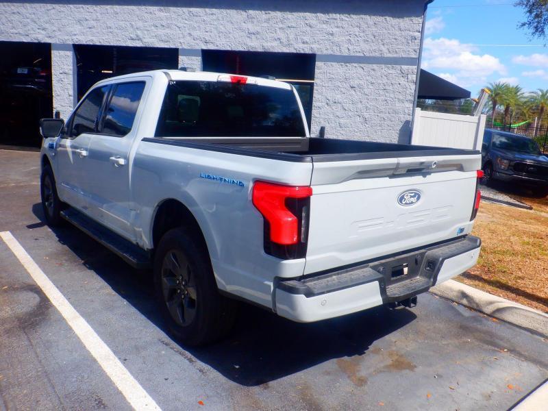 Ford F-150 Lightning  2024