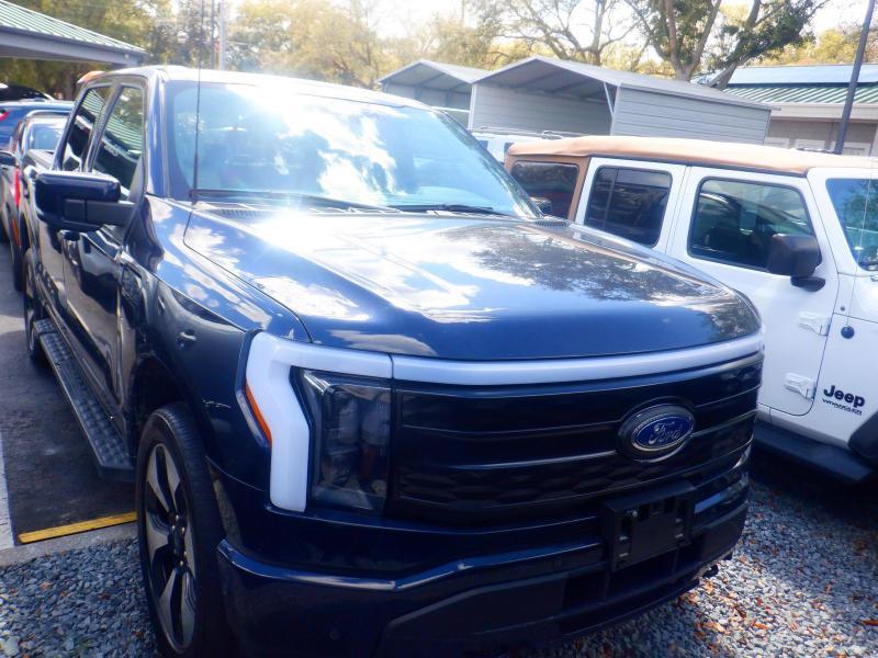 Ford F-150 Lightning  2023